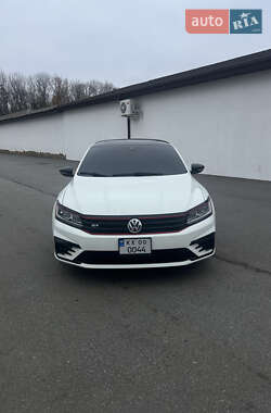 Седан Volkswagen Passat 2018 в Киеве