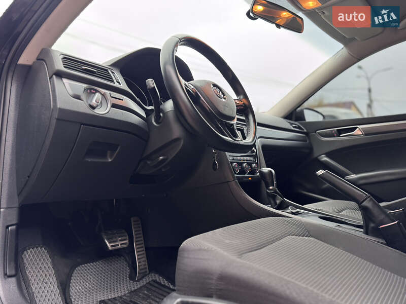 Седан Volkswagen Passat 2016 в Одессе