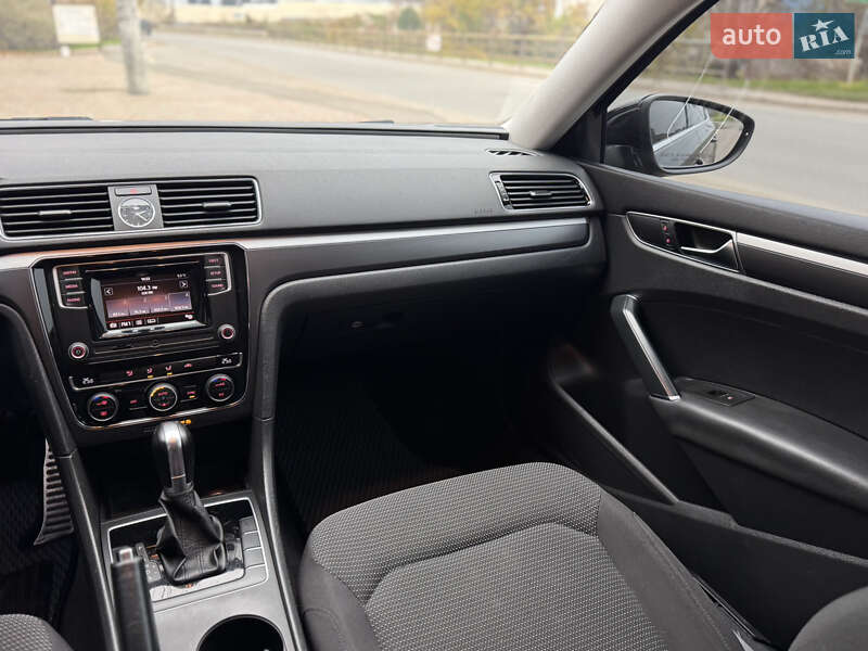 Седан Volkswagen Passat 2016 в Одессе