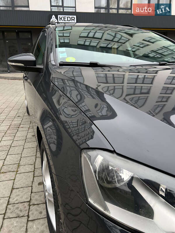 Універсал Volkswagen Passat 2012 в Новояворівську