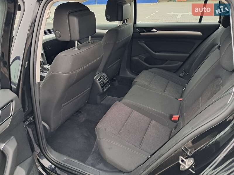 Универсал Volkswagen Passat 2018 в Нововолынске фото 11 Универсал Volkswagen Passat 2018 в Нововолынске