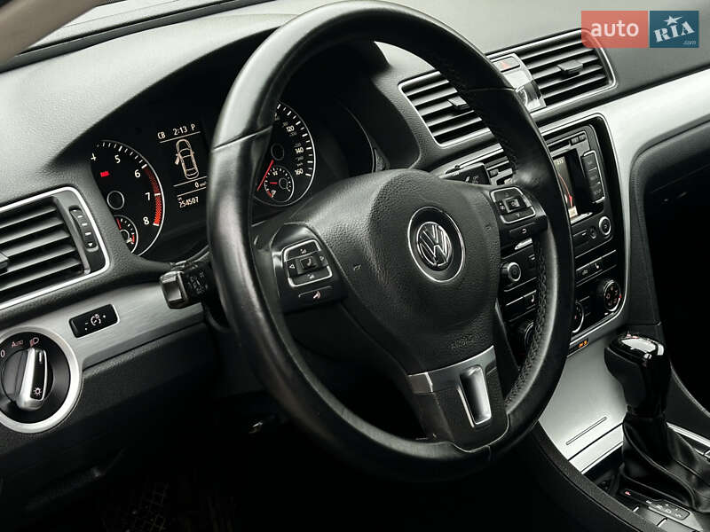 Седан Volkswagen Passat 2012 в Миколаєві