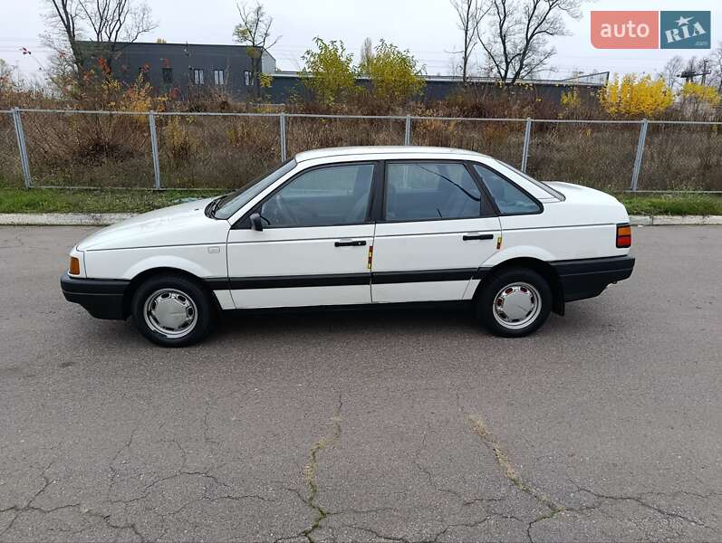 Седан Volkswagen Passat 1988 в Черкассах