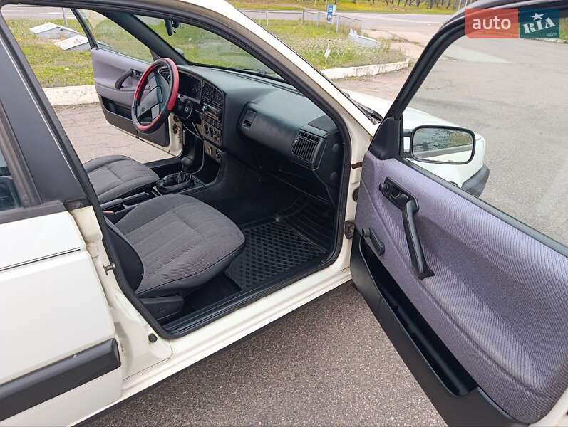 Седан Volkswagen Passat 1988 в Черкассах