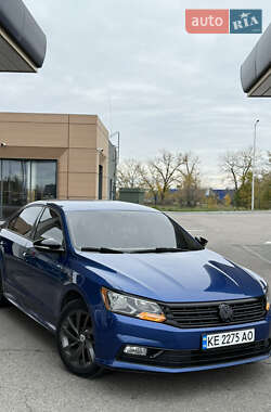 Седан Volkswagen Passat 2017 в Днепре