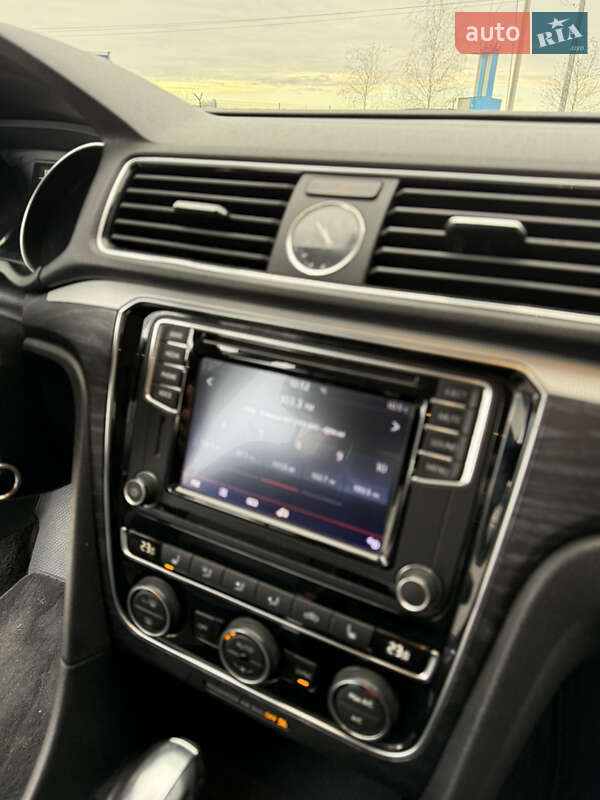 Седан Volkswagen Passat 2017 в Дніпрі