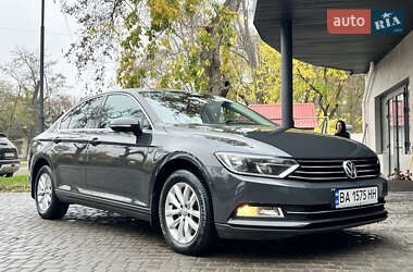 Седан Volkswagen Passat 2017 в Одессе