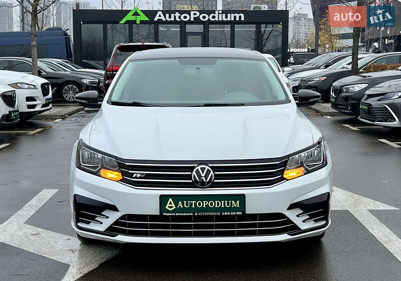 Седан Volkswagen Passat 2018 в Киеве