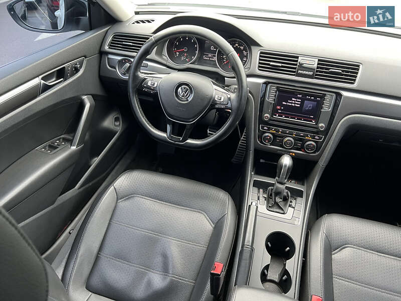 Седан Volkswagen Passat 2018 в Киеве