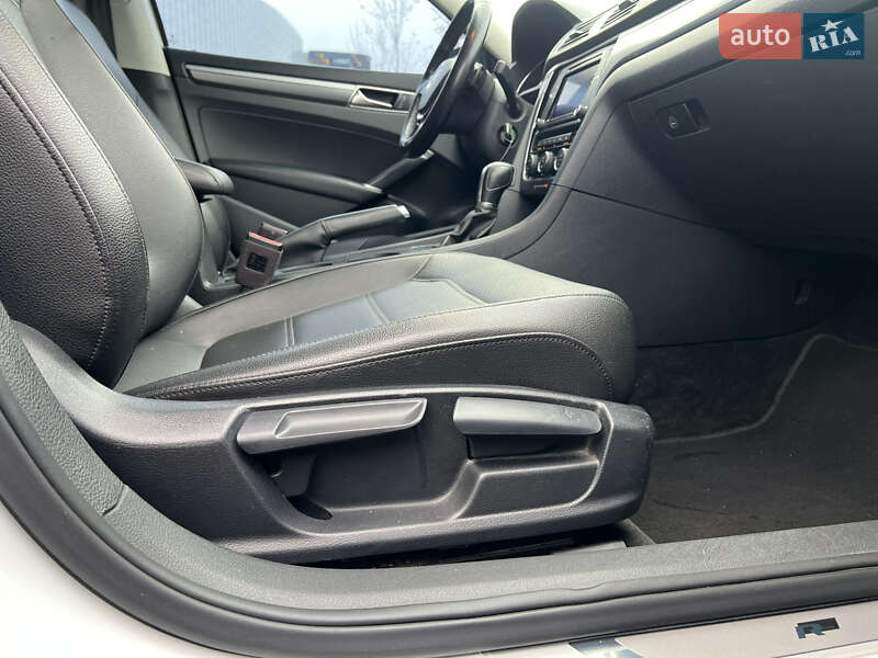 Седан Volkswagen Passat 2018 в Киеве