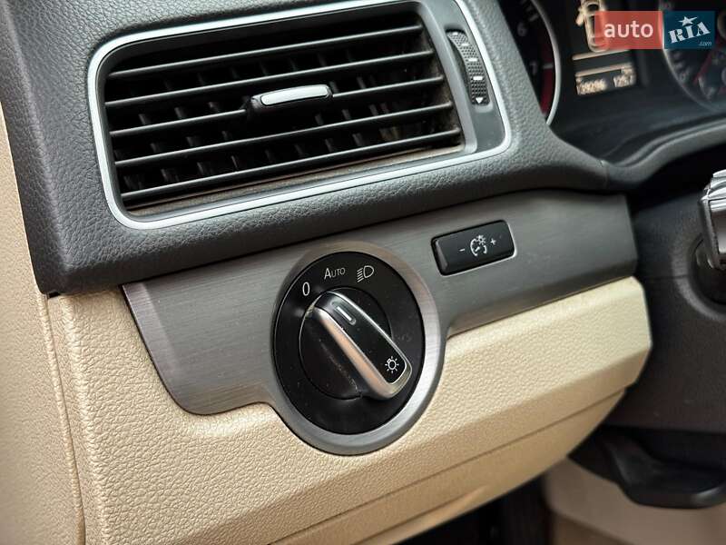 Седан Volkswagen Passat 2014 в Києві