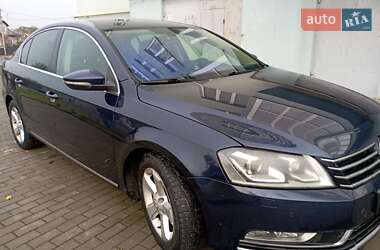 Седан Volkswagen Passat 2011 в Тернополе
