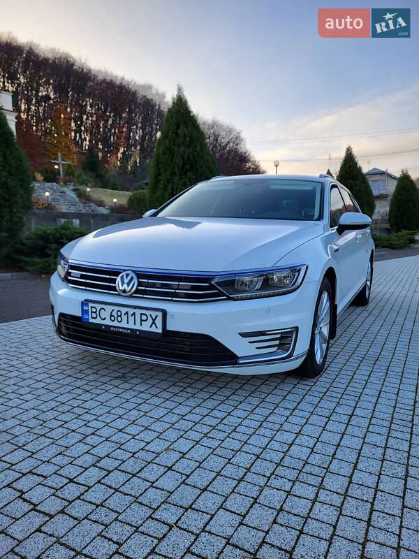 Універсал Volkswagen Passat 2016 в Львові