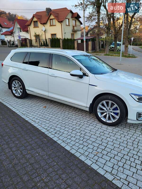 Універсал Volkswagen Passat 2016 в Львові