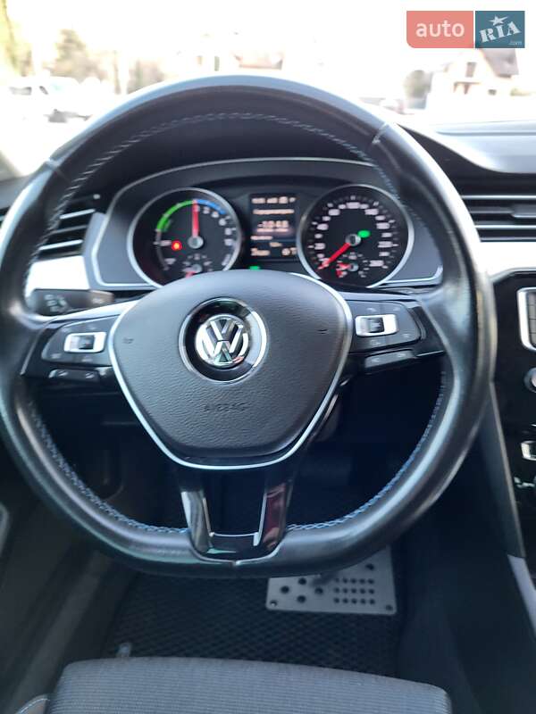 Універсал Volkswagen Passat 2016 в Львові
