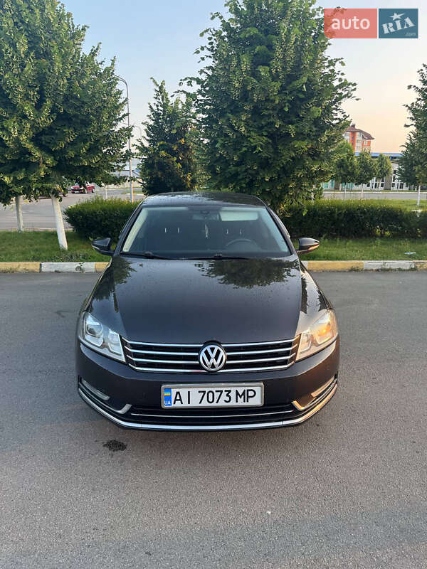 Седан Volkswagen Passat 2011 в Буче