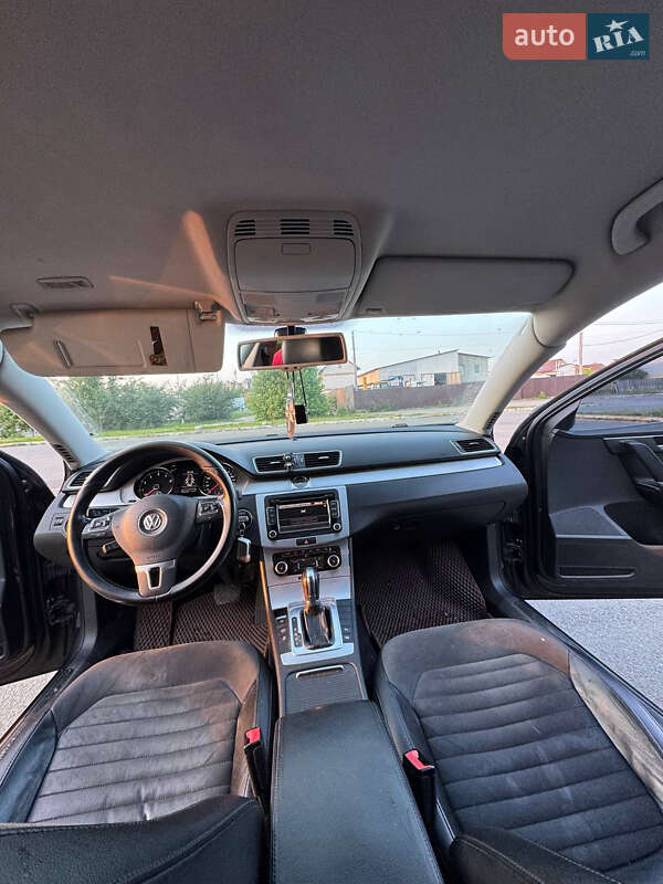 Седан Volkswagen Passat 2011 в Буче