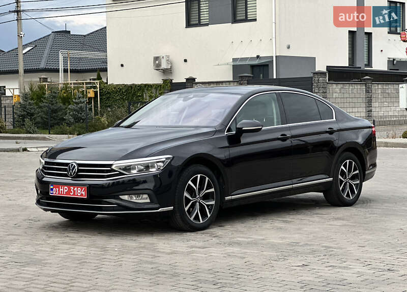 Седан Volkswagen Passat 2021 в Ровно