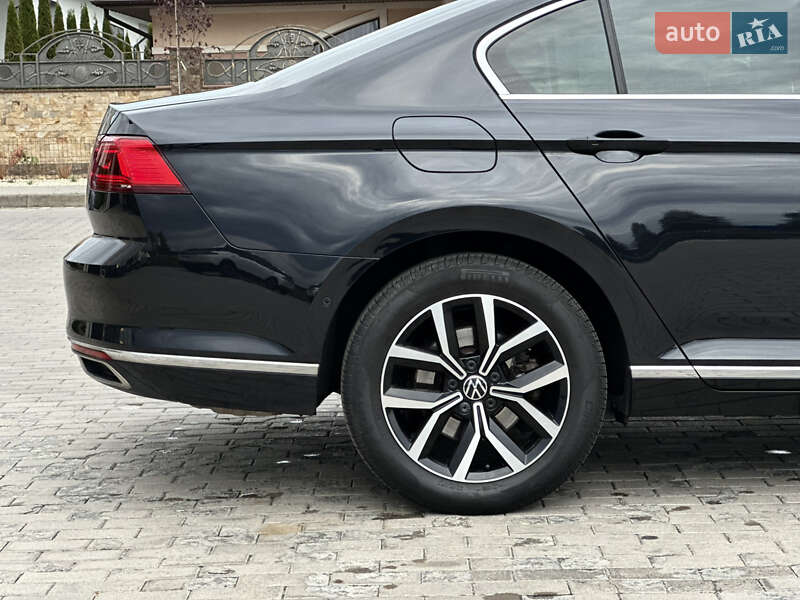 Седан Volkswagen Passat 2021 в Ровно