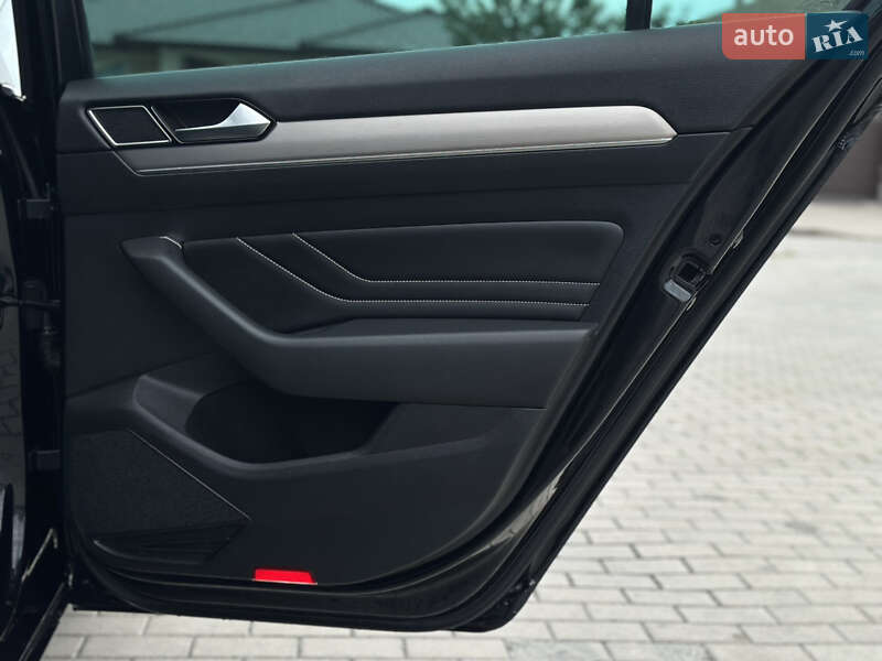 Седан Volkswagen Passat 2021 в Ровно