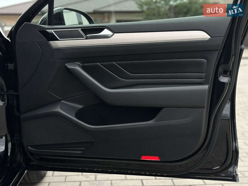 Седан Volkswagen Passat 2021 в Ровно