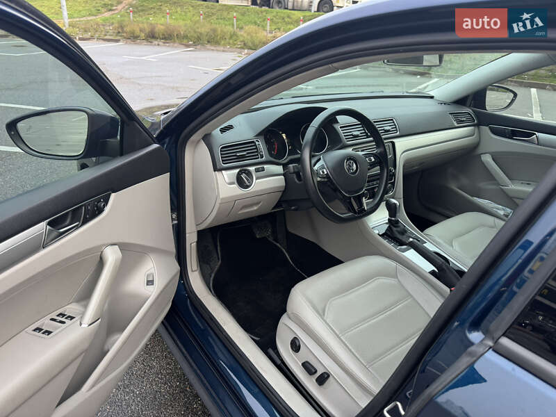 Седан Volkswagen Passat 2018 в Киеве
