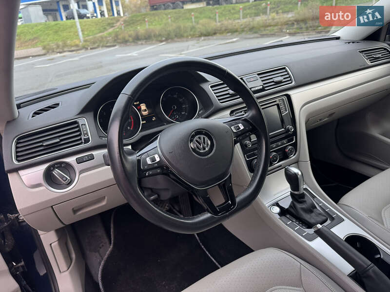 Седан Volkswagen Passat 2018 в Киеве