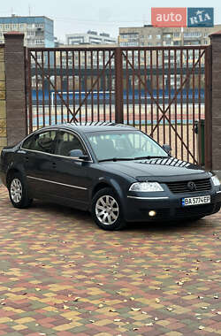 Седан Volkswagen Passat 2004 в Дніпрі