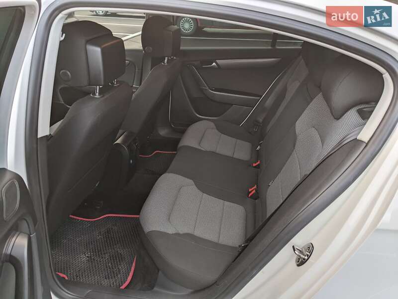 Седан Volkswagen Passat 2013 в Ивано-Франковске фото 63 Седан Volkswagen Passat 2013 в Ивано-Франковске