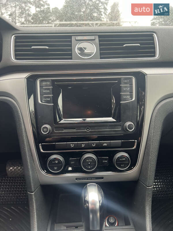 Седан Volkswagen Passat 2016 в Луцьку