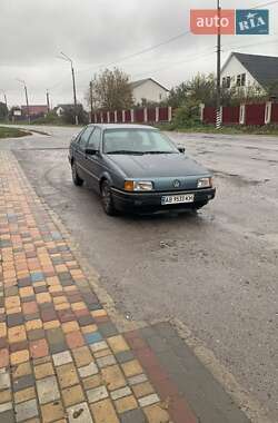 Седан Volkswagen Passat 1990 в Калиновке