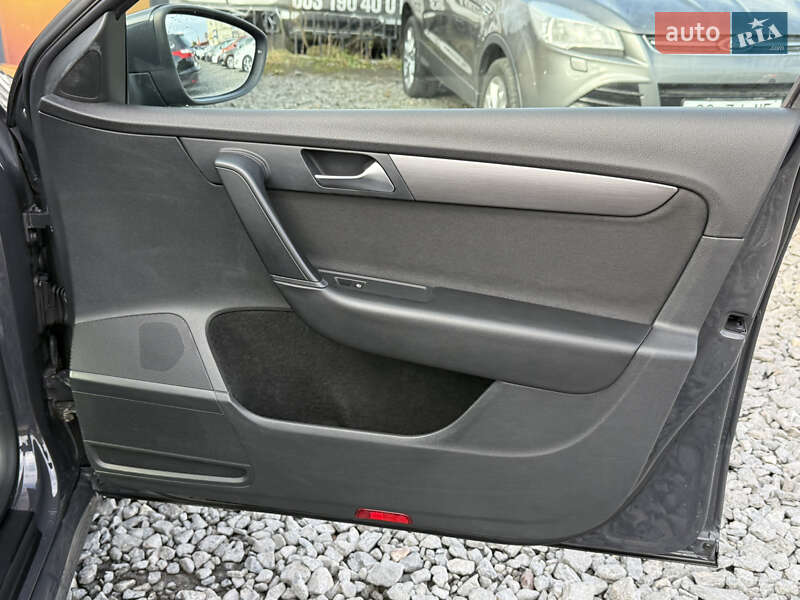 Универсал Volkswagen Passat 2011 в Стрые