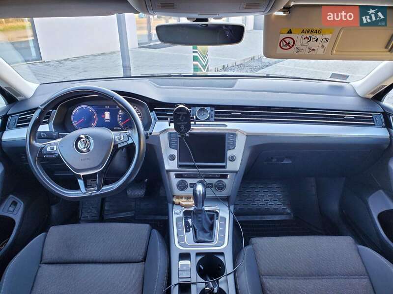 Універсал Volkswagen Passat 2015 в Ужгороді