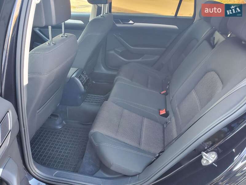 Універсал Volkswagen Passat 2015 в Ужгороді