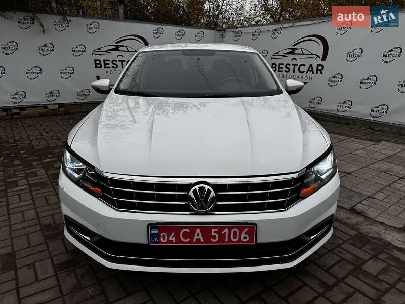 Седан Volkswagen Passat 2018 в Днепре