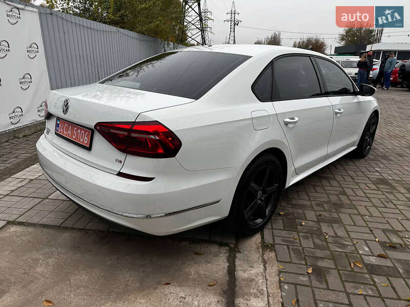Седан Volkswagen Passat 2018 в Днепре
