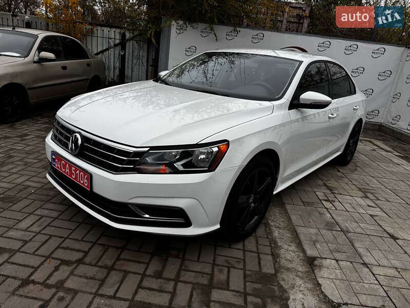 Седан Volkswagen Passat 2018 в Днепре