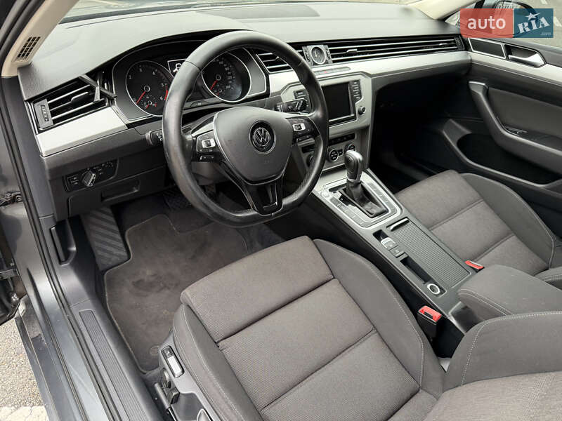 Универсал Volkswagen Passat 2016 в Киеве