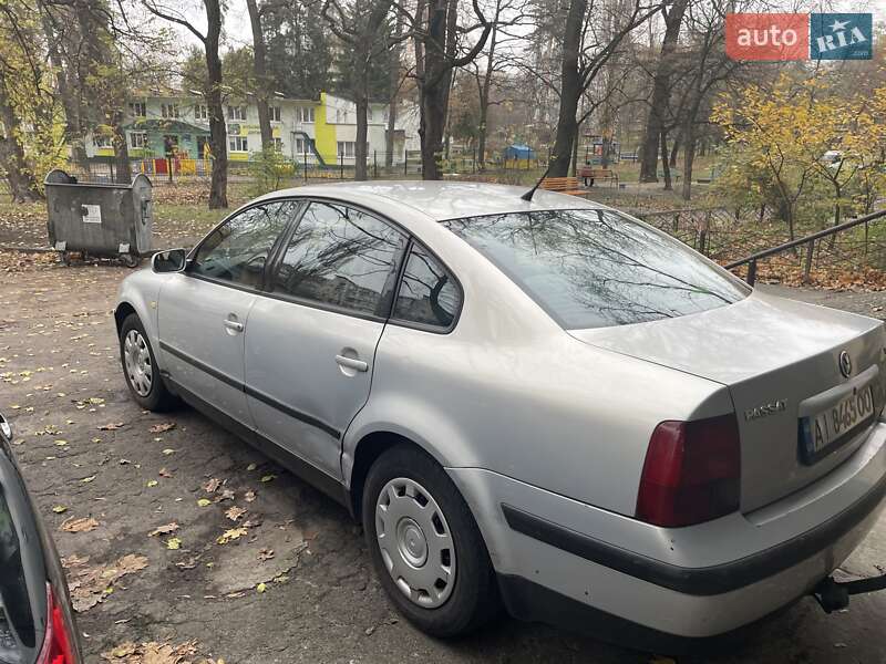 Седан Volkswagen Passat 1999 в Киеве