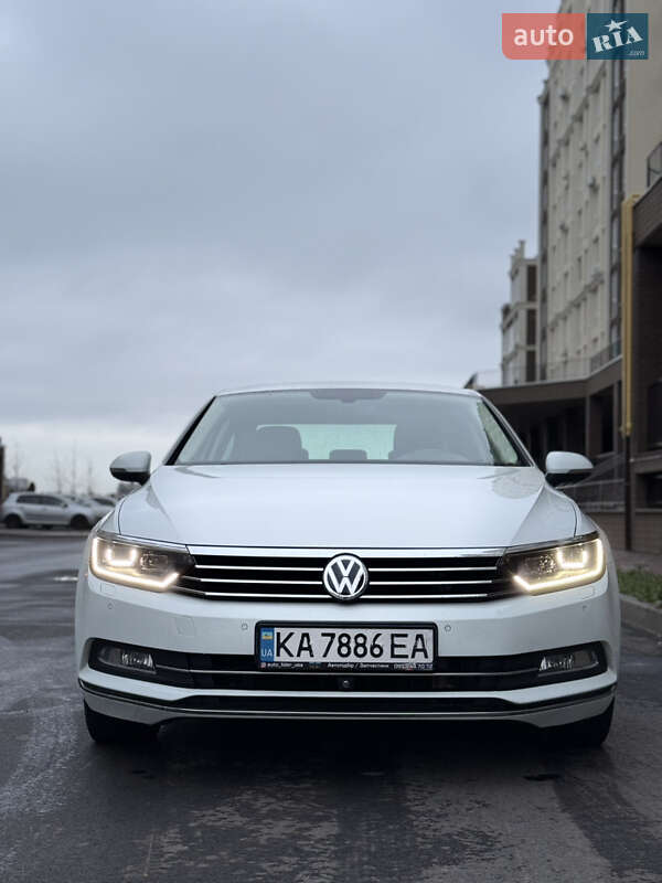 Седан Volkswagen Passat 2015 в Киеве
