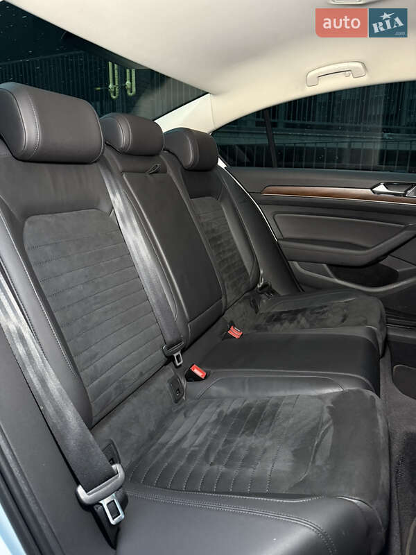 Седан Volkswagen Passat 2015 в Киеве