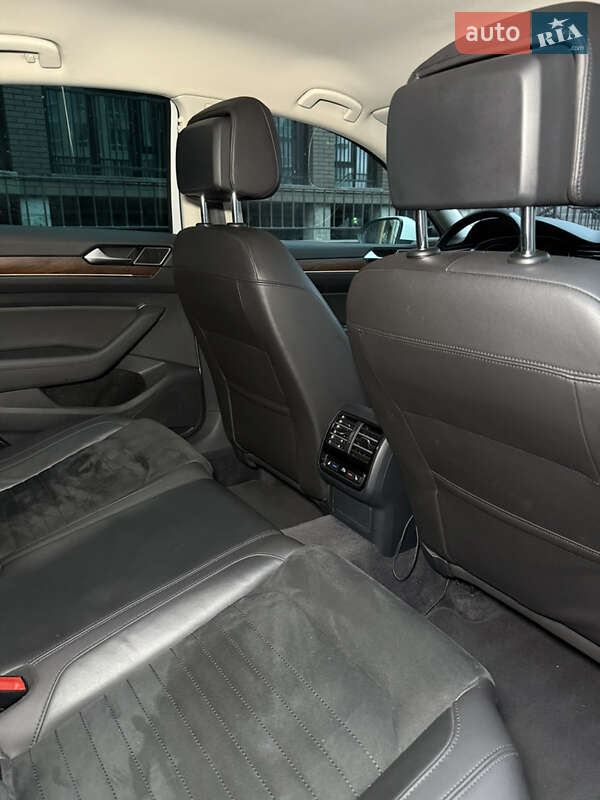 Седан Volkswagen Passat 2015 в Киеве