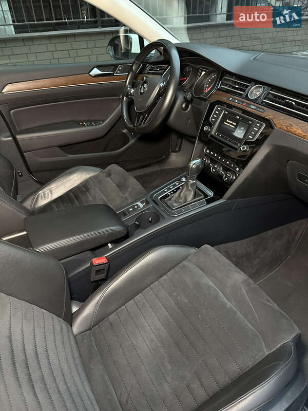 Седан Volkswagen Passat 2015 в Киеве