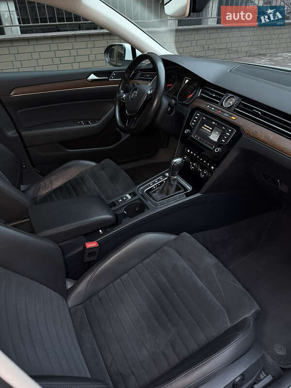 Седан Volkswagen Passat 2015 в Киеве