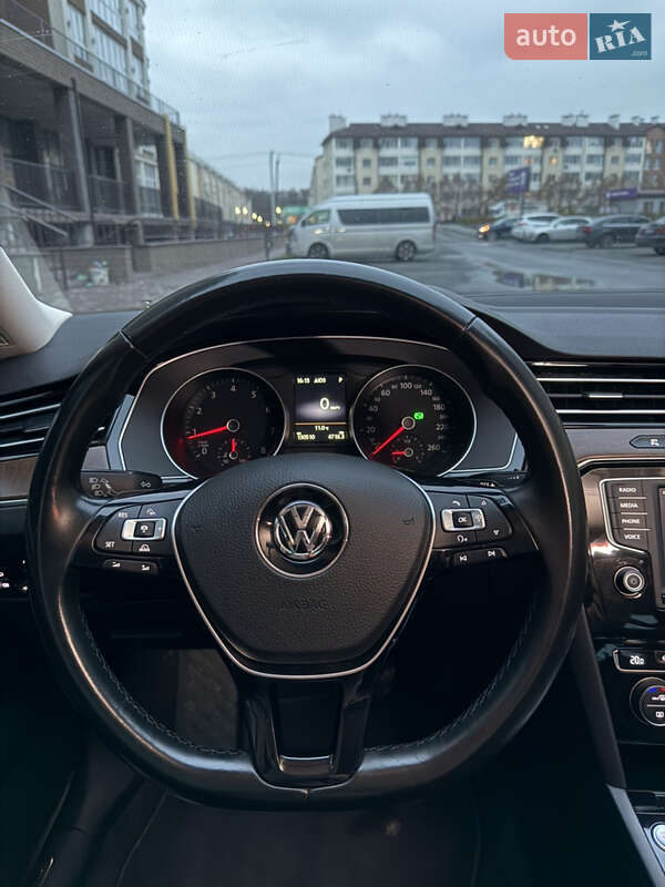 Седан Volkswagen Passat 2015 в Киеве
