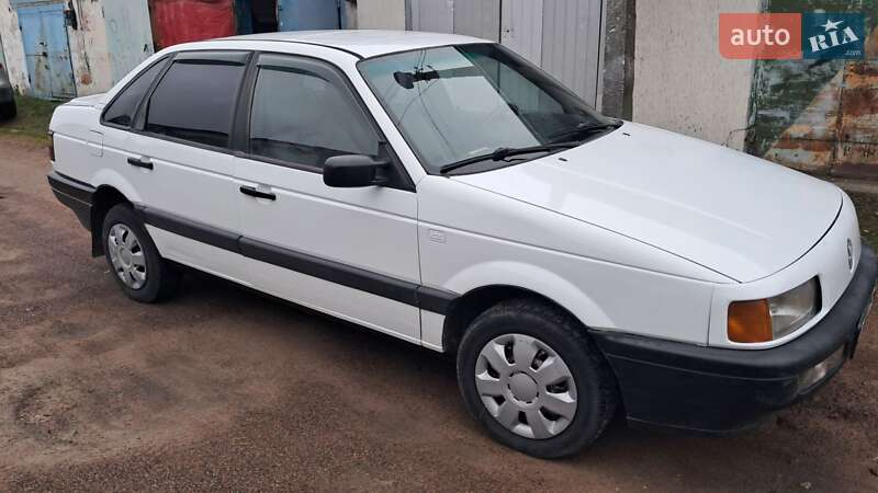 Седан Volkswagen Passat 1989 в Коростене