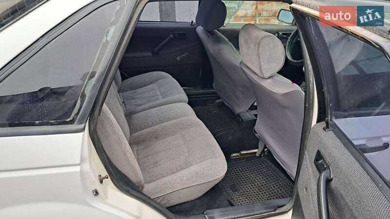 Седан Volkswagen Passat 1989 в Коростене