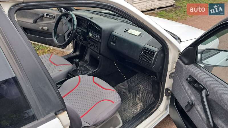 Седан Volkswagen Passat 1989 в Коростене