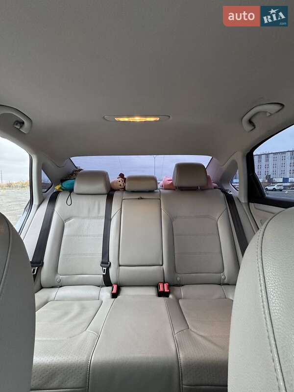 Седан Volkswagen Passat 2012 в Києві