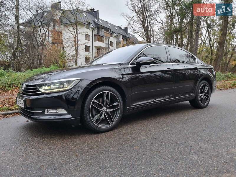 Седан Volkswagen Passat 2016 в Черновцах
